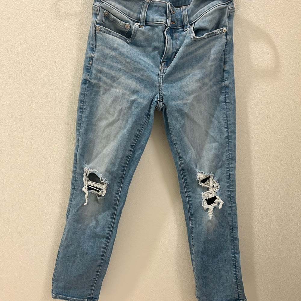 American Eagle Outfitters Light Blue Distressed Cropped Jeans